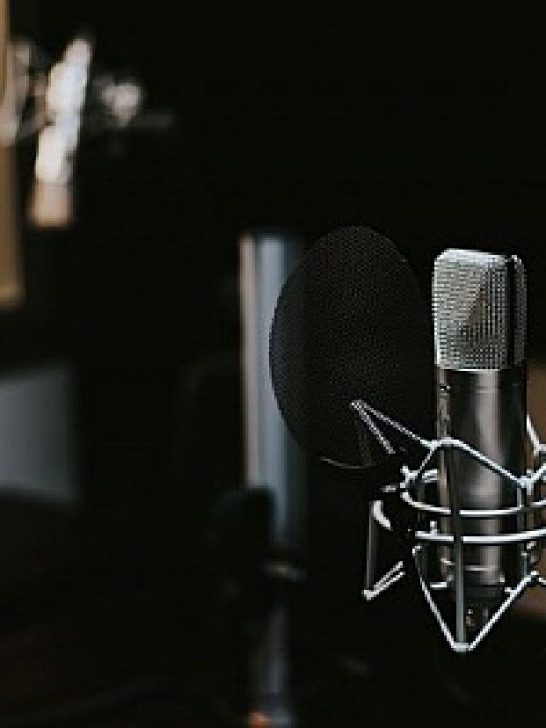 studio-condenser-microphone-